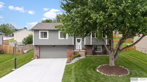 1138 Rawhide Rd, Papillion, NE 68046