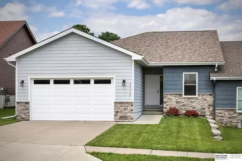 2712 Viking Cir, Blair, NE 68008