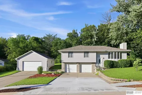 1103 Grandview St, Bellevue, NE 68005