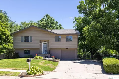 2319 N 189th Cir, Elkhorn, NE 68022