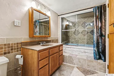 Bath - 620 Pine St, Ceresco, NE 68017 photo 2 of 2