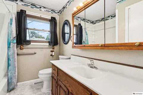 Bath - 620 Pine St, Ceresco, NE 68017 photo 1 of 2