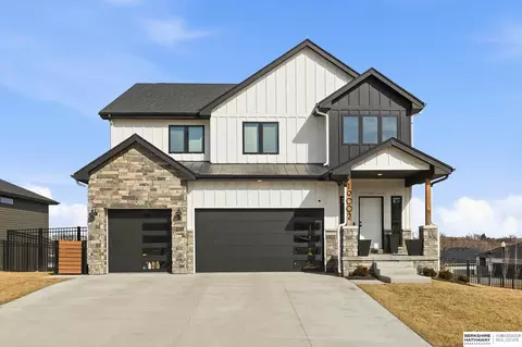 19002 Acorn Dr, Gretna, NE 68028