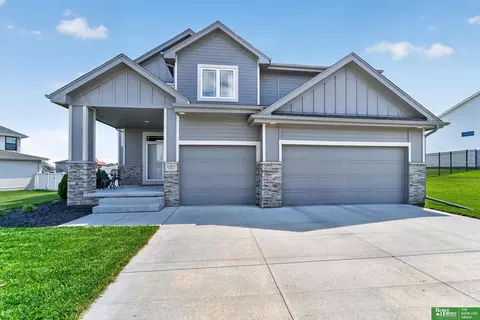 21819 G St, Elkhorn, NE 68022