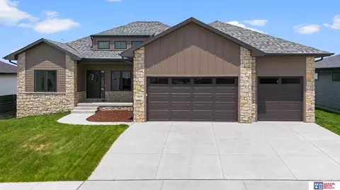 7630 Ponce Dr, Lincoln, NE 68516