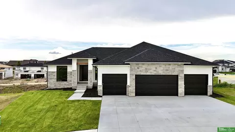 6517 S 214th St, Elkhorn, NE 68022