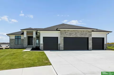 6517 S 214th St, Elkhorn, NE 68022