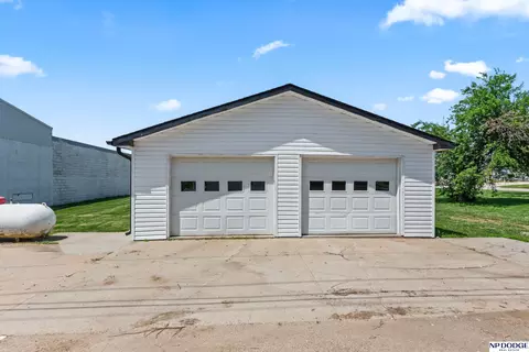 Exterior - 308 Rangeline Rd, Snyder, NE 68664 photo 7 of 10