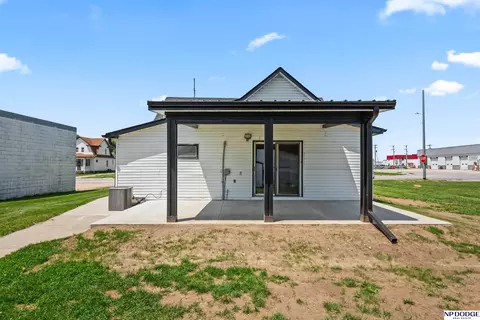 Exterior - 308 Rangeline Rd, Snyder, NE 68664 photo 5 of 10