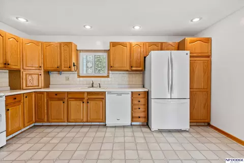 Kitchen - 308 Rangeline Rd, Snyder, NE 68664 photo 4 of 5