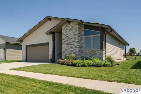 2352 Landing Ln, Blair, NE 68008