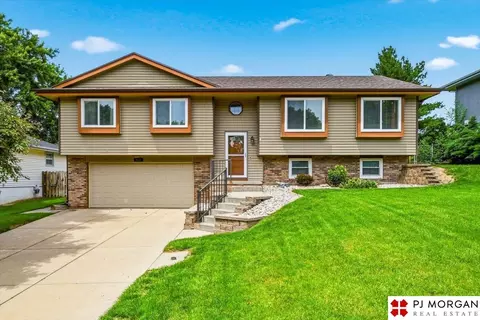 2312 Willow Cir, Bellevue, NE 68123