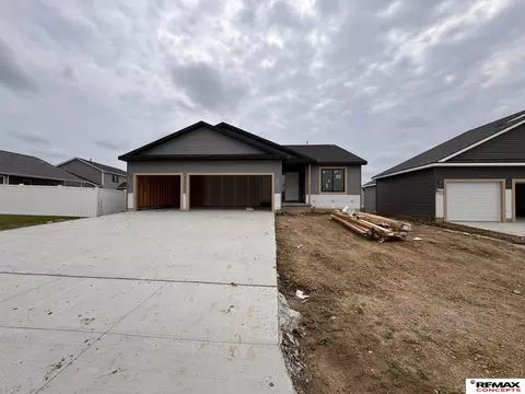 6920 N 8th St, Lincoln, NE 68521