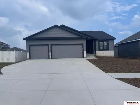 6920 N 8th St, Lincoln, NE 68521
