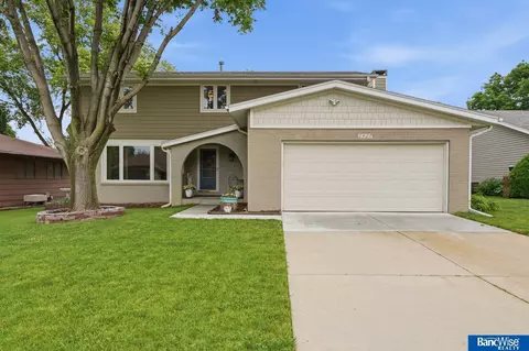 2920 Dorothy Dr, Lincoln, NE 68507