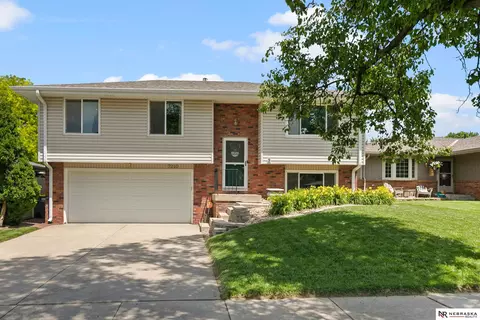 7210 Eagle Dr, Lincoln, NE 68507