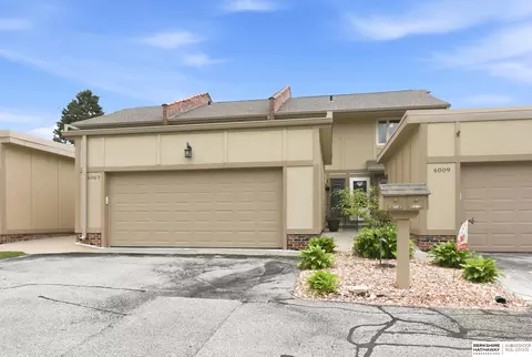 6009 Oak Hills Dr #22, Omaha, NE 68137