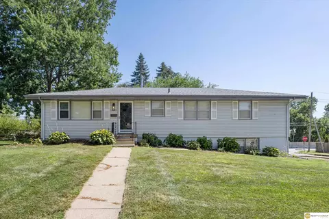 12123 Weir St, Omaha, NE 68137