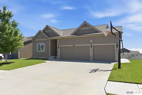 7165 N 167th St, Bennington, NE 68007