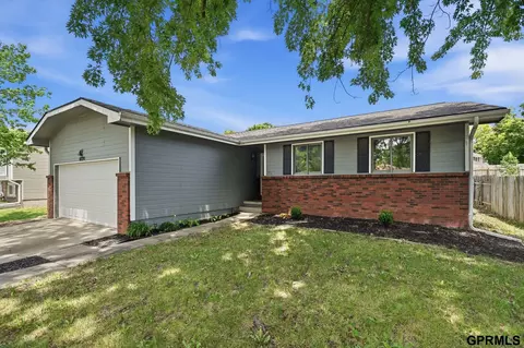 4220 Jacquelyn Dr, Lincoln, NE 68516