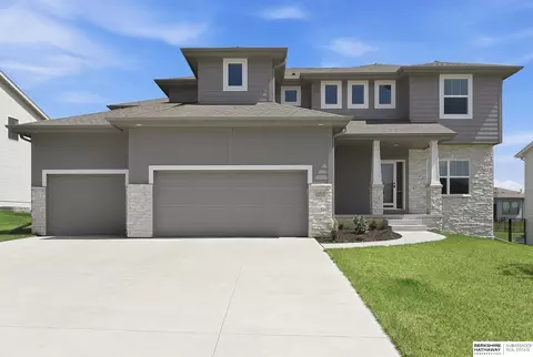 12619 Carpenter St, Omaha, NE 68138