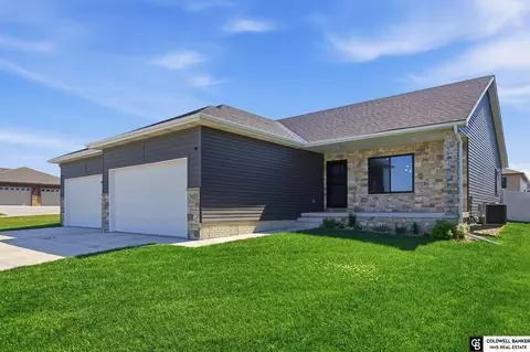 710 N 105th St, Lincoln, NE 68527