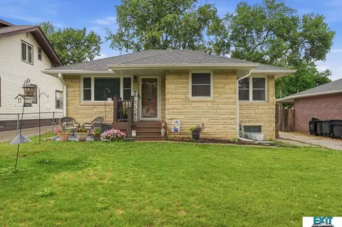 3319 Touzalin Avenue Cir, Lincoln, NE 68507
