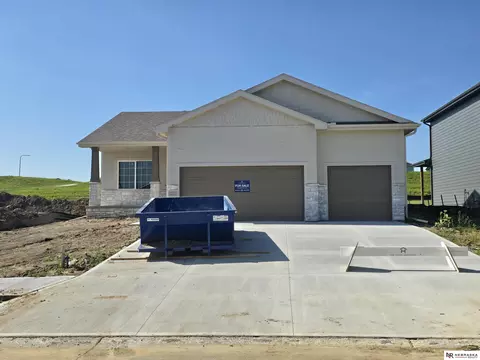 16013 Isabella St, Bennington, NE 68007