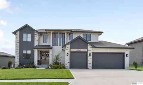20545 Hartman Ave, Elkhorn, NE 68022