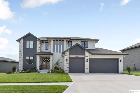 20545 Hartman Ave, Elkhorn, NE 68022