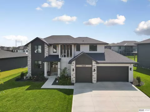 20545 Hartman Ave, Elkhorn, NE 68022