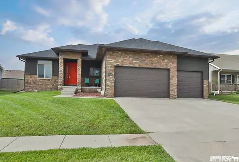 7121 Lilee Ln, Lincoln, NE 68516