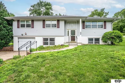 4016 Clifton Dr, Omaha, NE 68134
