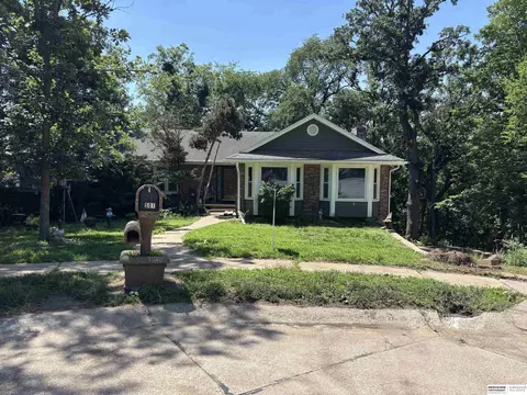 501 Dowding Ct, Bellevue, NE 68005
