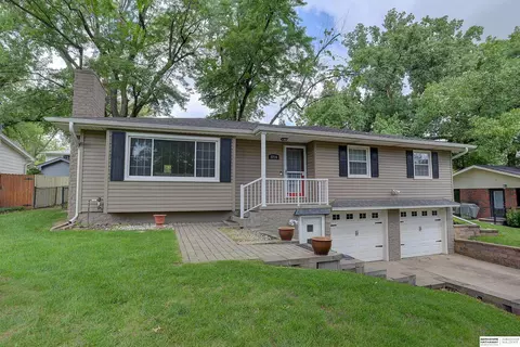 2216 S 110th St, Omaha, NE 68144
