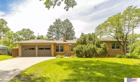 4611 Bryson St, Lincoln, NE 68510