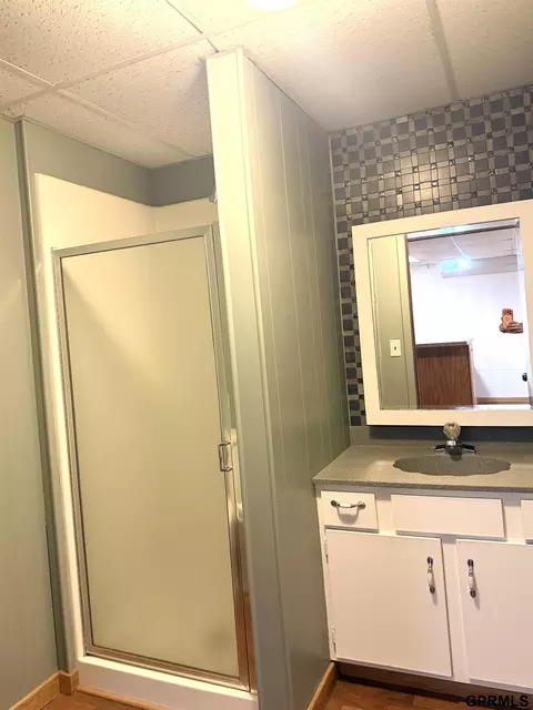 Bath - 133 N Fillmore St, Bruning, NE 68322 photo 5 of 5