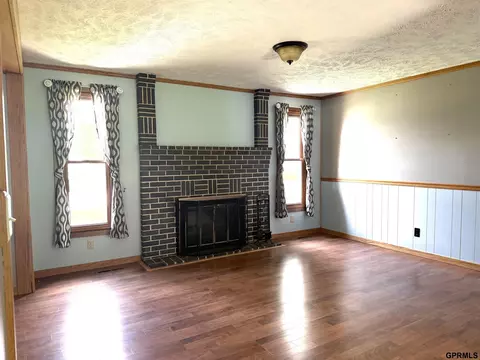Living - 133 N Fillmore St, Bruning, NE 68322 photo 1 of 4