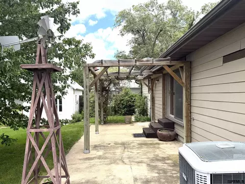 Exterior - 133 N Fillmore St, Bruning, NE 68322 photo 3 of 4