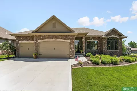 7608 Crawford St, Papillion, NE 68046