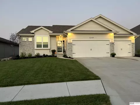 12109 Quail Dr, Bellevue, NE 68123