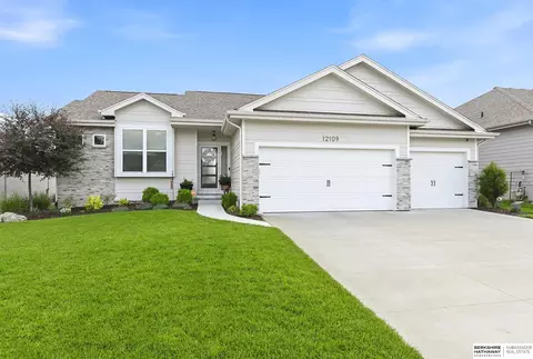 12109 Quail Dr, Bellevue, NE 68123