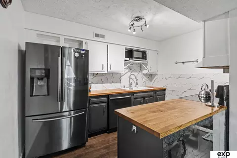 12025 Pierce Plz #324, Omaha, NE 68144