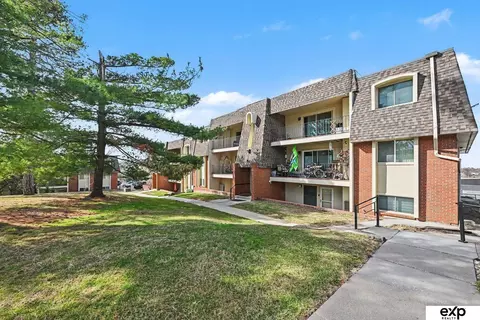 12025 Pierce Plz #324, Omaha, NE 68144