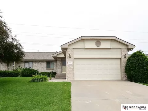 7825 Stonewall Ct, Lincoln, NE 68506