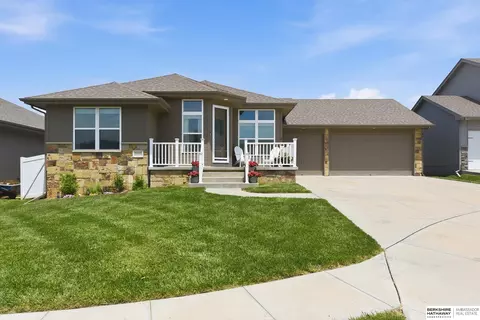 2010 Geri Cir, Bellevue, NE 68147