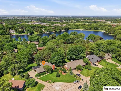 6611 Perry Cir, Lincoln, NE 68516