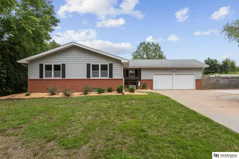 12037 N 40th St, Omaha, NE 68112