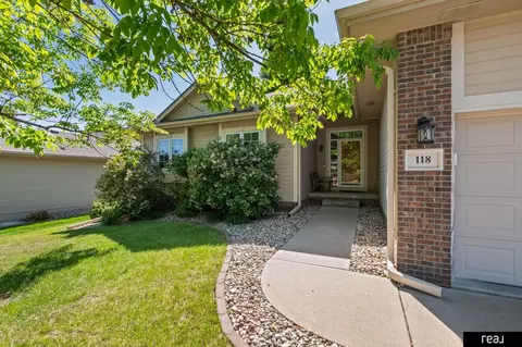 118 Castle Pine Dr, Papillion, NE 68133