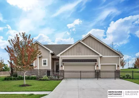 10522 S 113th St, Papillion, NE 68046